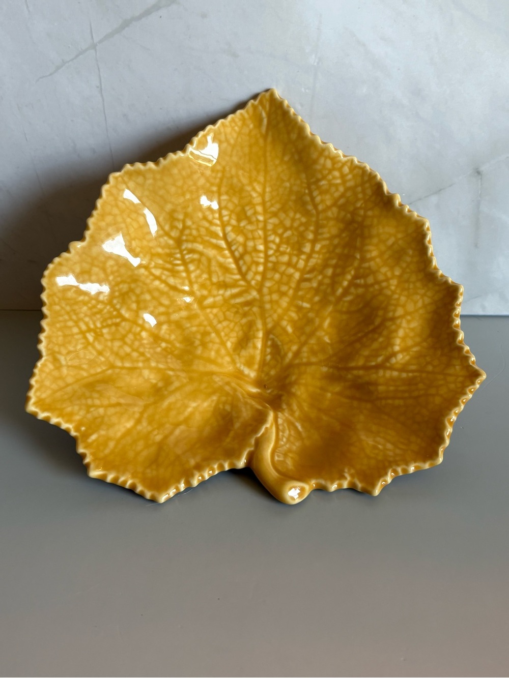 7 1/2” Vintage Bordallo Pinheiro Grape Leaf Plate - PERFECT FOR FALL 🍂